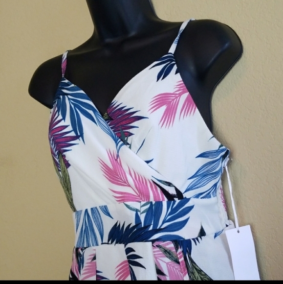 🆕️ NWT Gorgeous Purple Snow Floral Romper - Picture 4 of 6